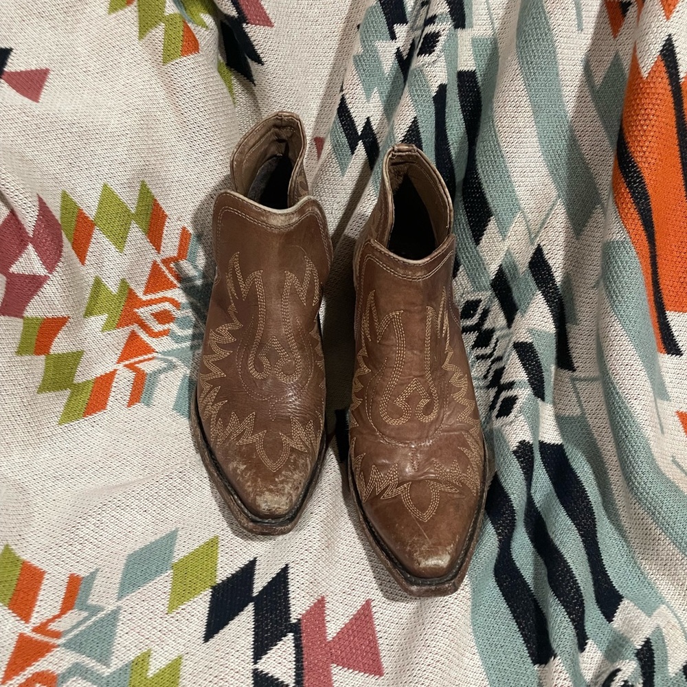 Ariat Dixon